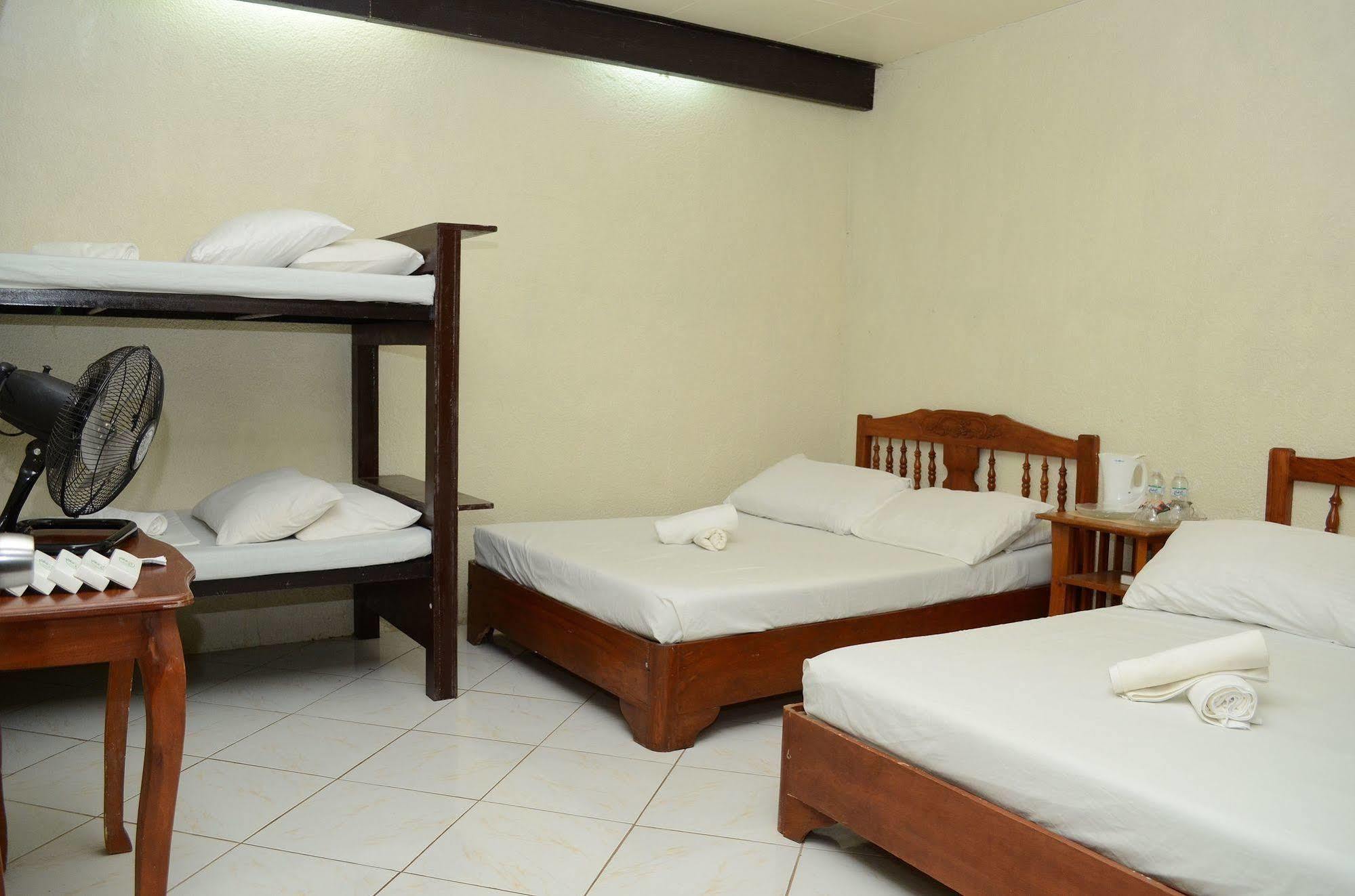 Reddoorz Premium @ Ouan'S The Farm Resort لوسينا المظهر الخارجي الصورة