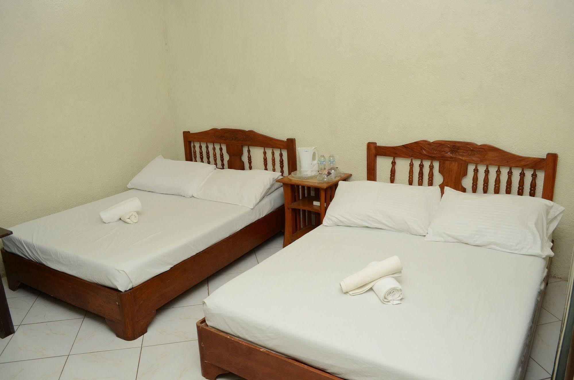 Reddoorz Premium @ Ouan'S The Farm Resort لوسينا المظهر الخارجي الصورة