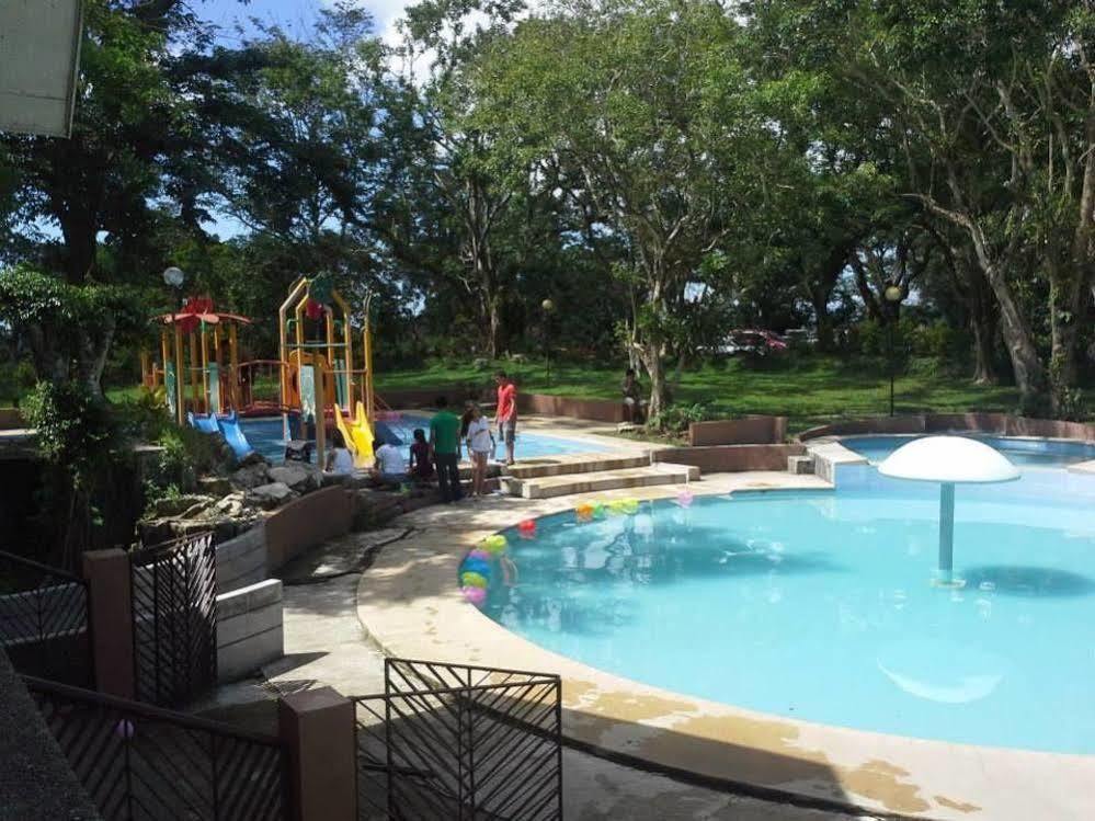 Reddoorz Premium @ Ouan'S The Farm Resort لوسينا المظهر الخارجي الصورة